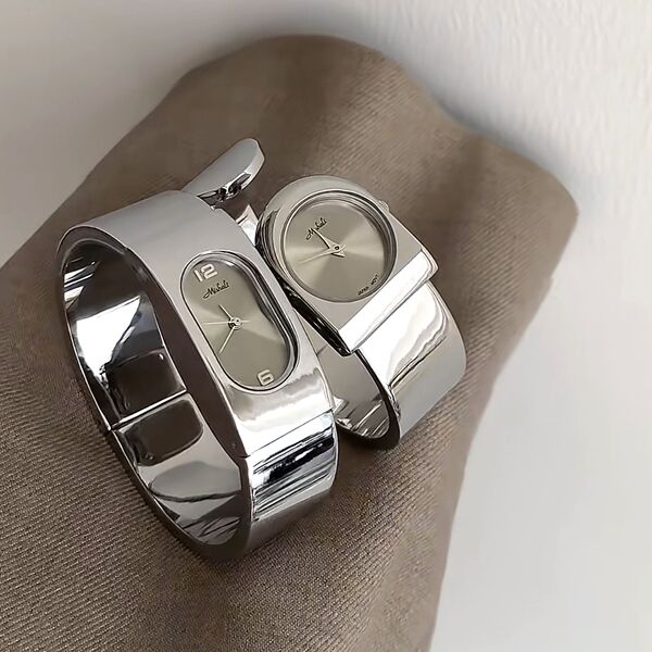 waterproof quartz wristwatch